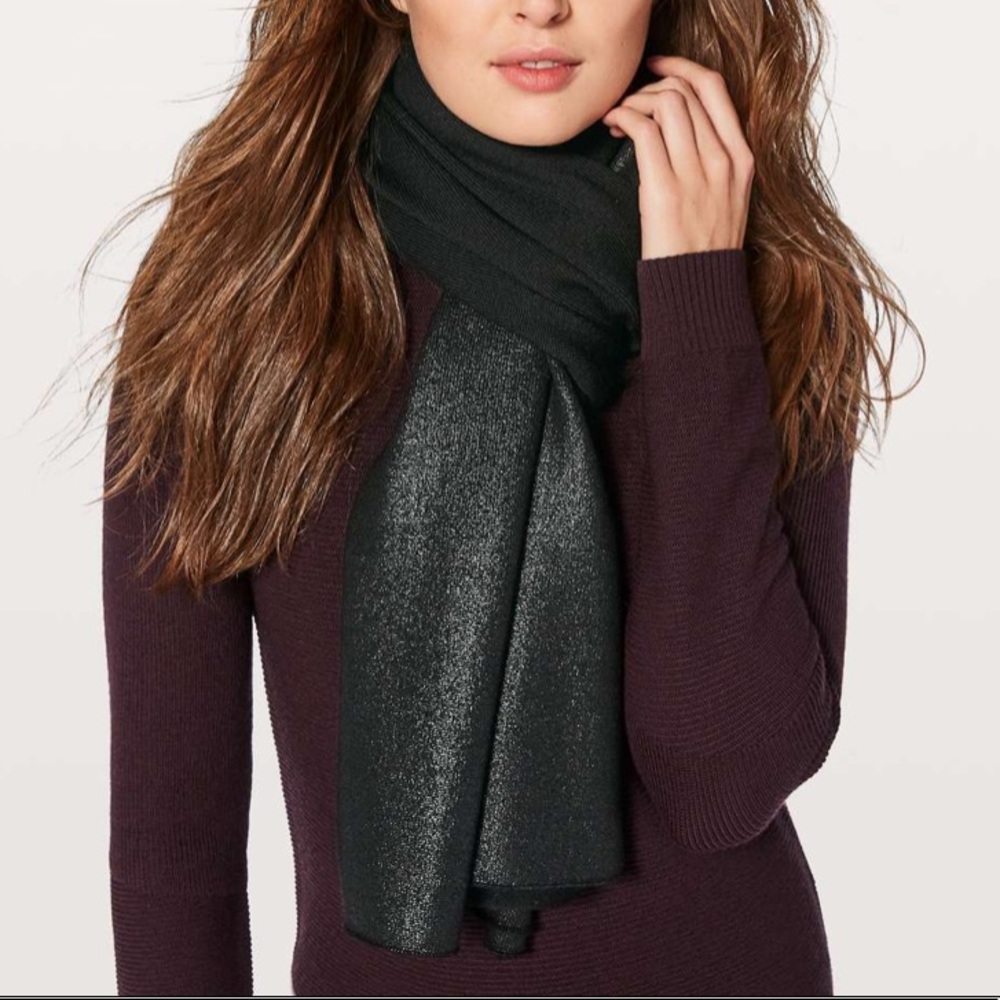 NWT Lululemon All that Shimmers Scarf (foil)
